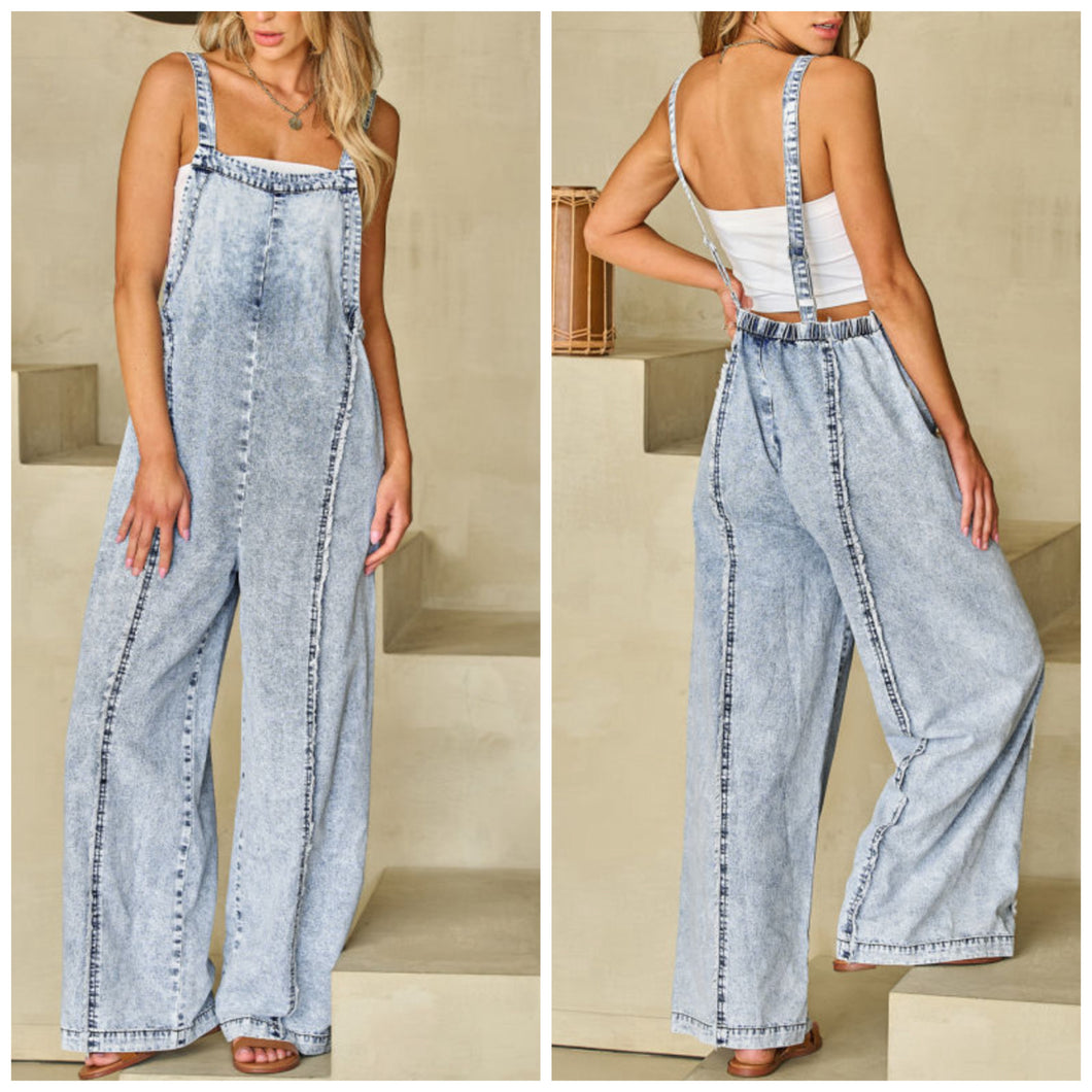 Light Wash Frayed Exposed
Seam Wide Leg Denim Overall