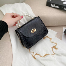 Load image into Gallery viewer, Pearl Handle Chain Crossbody Bag
