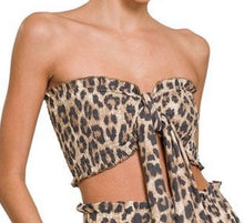 Load image into Gallery viewer, LEOPARD SMOCKED TUBE TOP
